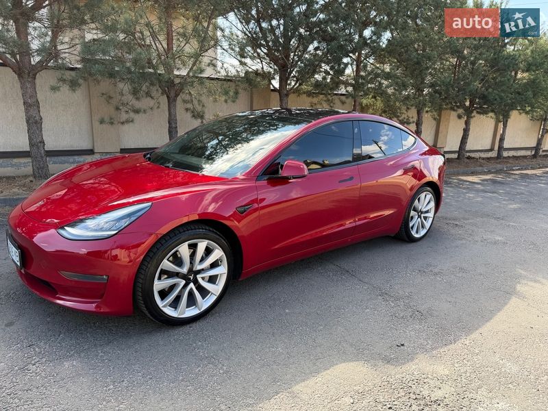 Седан Tesla Model 3 2018 в Львове