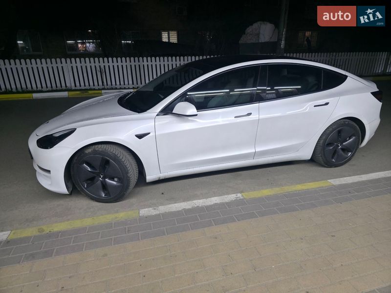 Седан Tesla Model 3 2020 в Києві