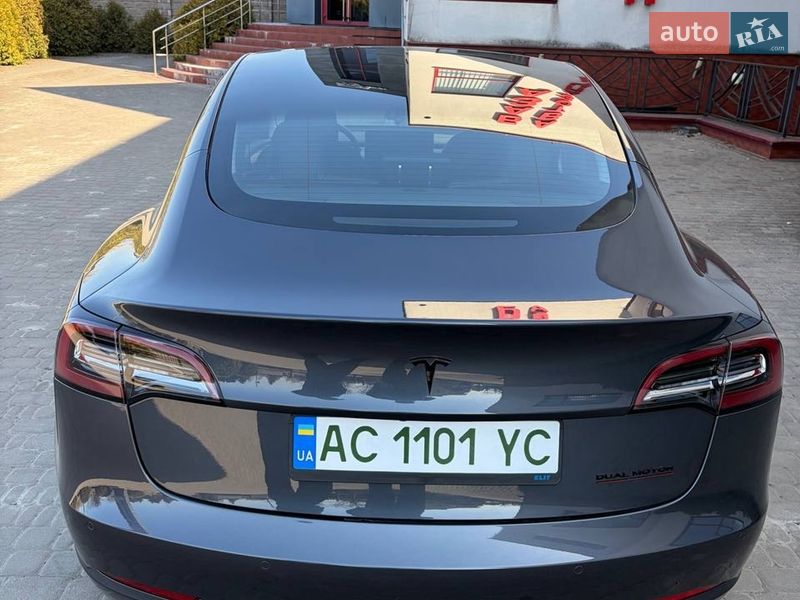 Седан Tesla Model 3 2022 в Луцьку
