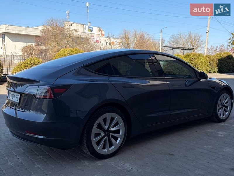 Седан Tesla Model 3 2022 в Луцке