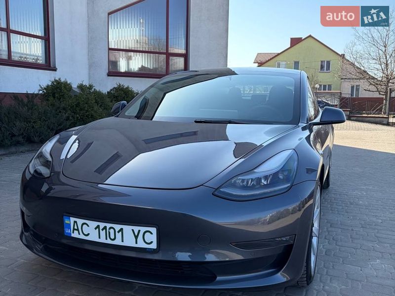 Седан Tesla Model 3 2022 в Луцьку