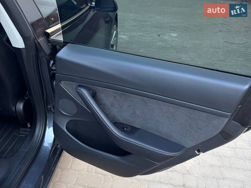 Седан Tesla Model 3 2022 в Луцьку