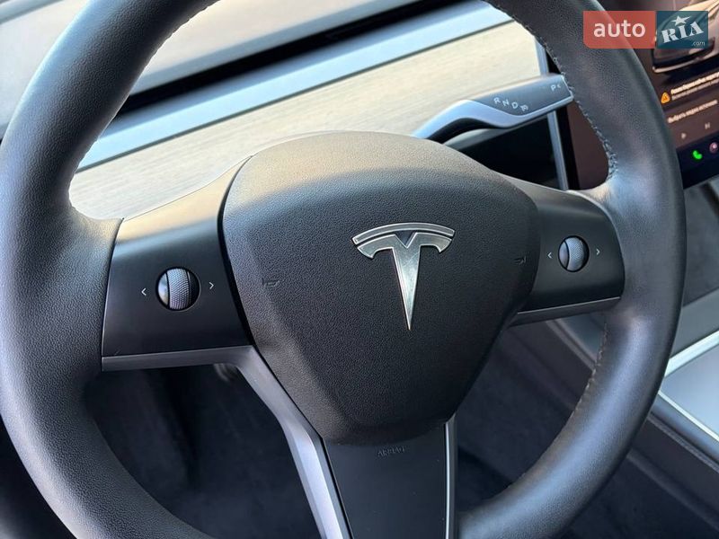 Седан Tesla Model 3 2022 в Луцке