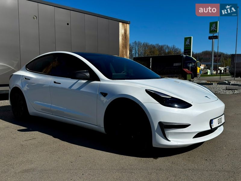 Седан Tesla Model 3 2022 в Киеве