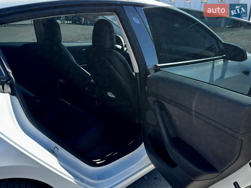 Седан Tesla Model 3 2022 в Киеве