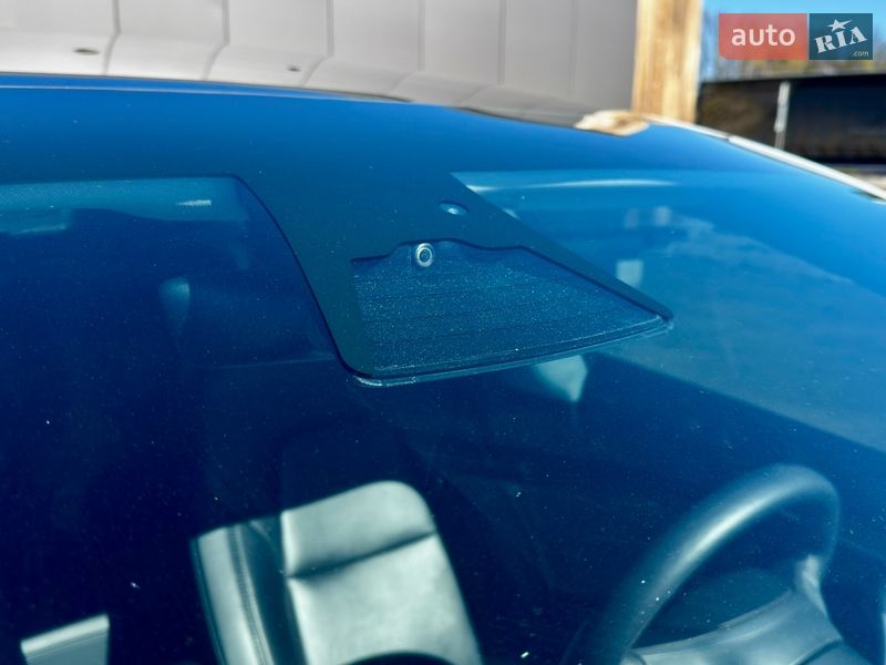 Седан Tesla Model 3 2022 в Киеве