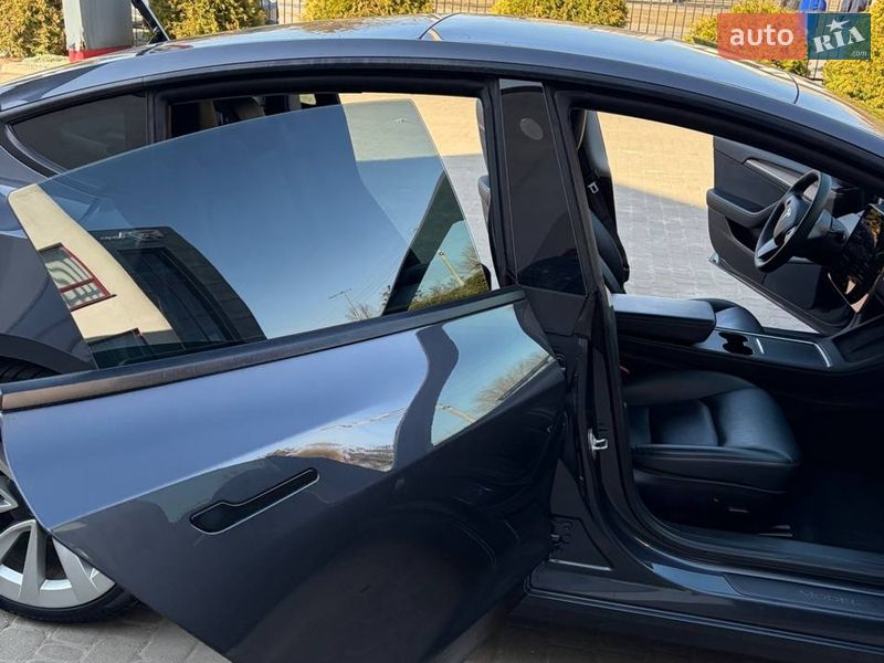 Седан Tesla Model 3 2022 в Луцке