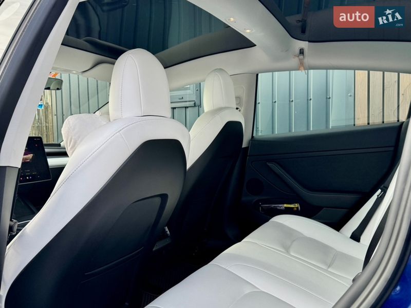 Седан Tesla Model 3 2022 в Киеве