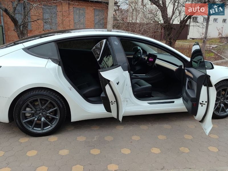 Седан Tesla Model 3 2023 в Полтаві фото 24 Седан Tesla Model 3 2023 в Полтаві