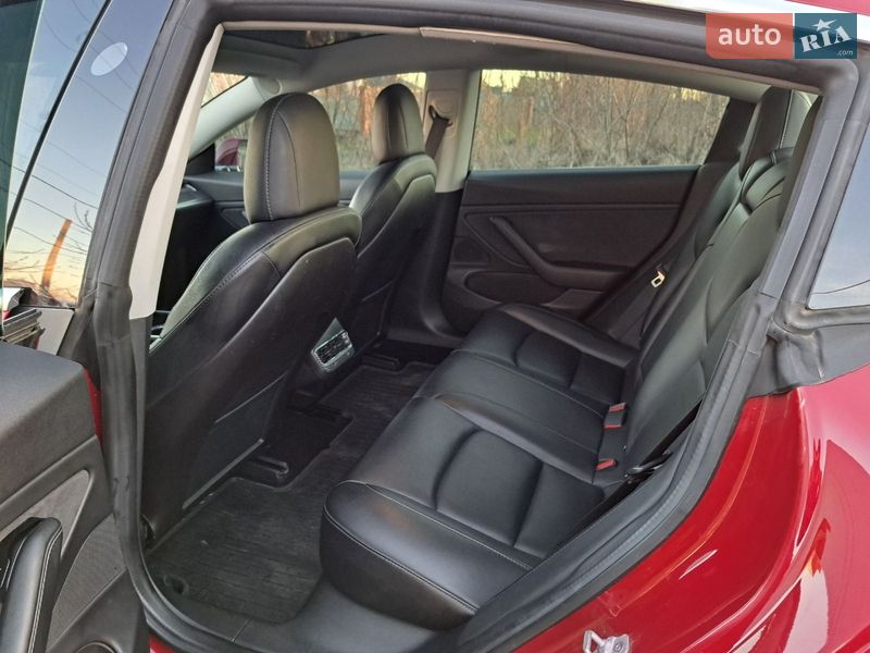 Седан Tesla Model 3 2018 в Киеве