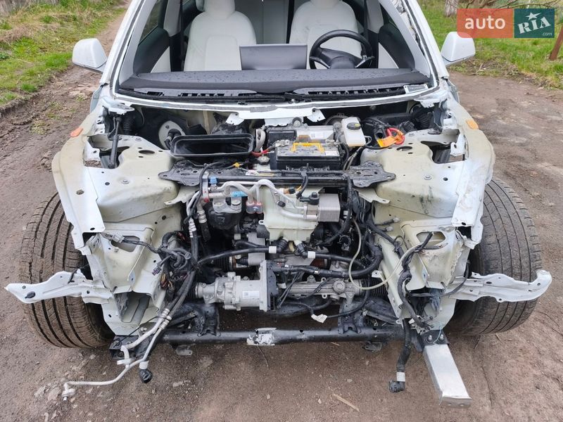 Седан Tesla Model 3 2018 в Сквире