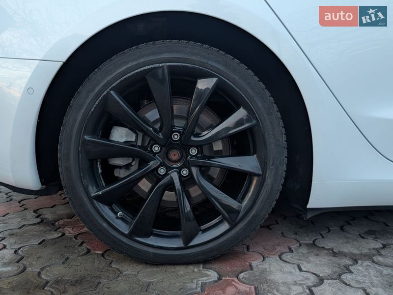 Седан Tesla Model 3 2019 в Киеве фото 19 Седан Tesla Model 3 2019 в Киеве