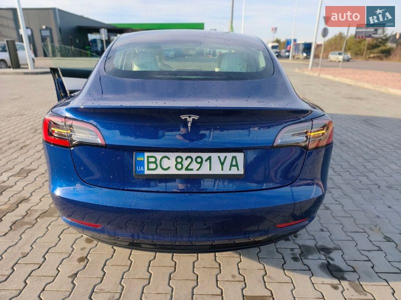 Седан Tesla Model 3 2019 в Львове