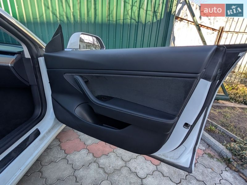 Седан Tesla Model 3 2019 в Киеве фото 40 Седан Tesla Model 3 2019 в Киеве