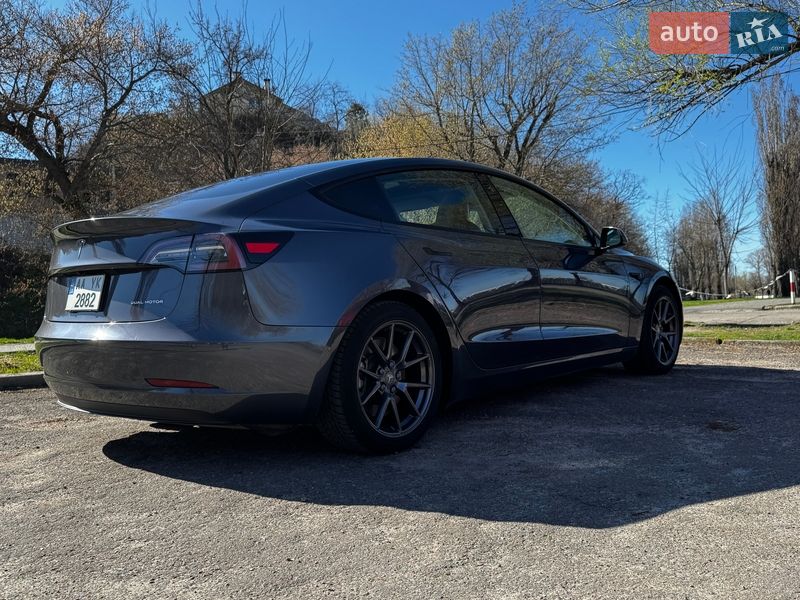 Седан Tesla Model 3 2022 в Киеве