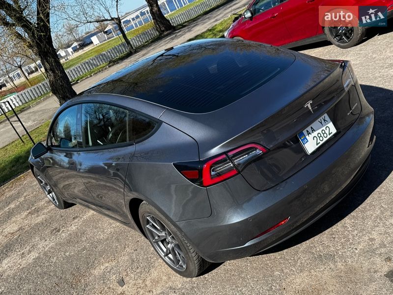 Седан Tesla Model 3 2022 в Киеве
