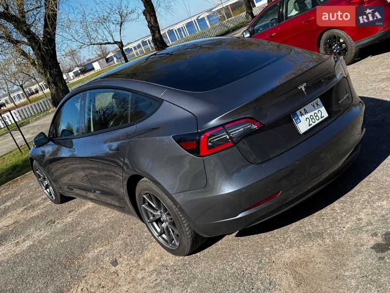 Седан Tesla Model 3 2022 в Киеве