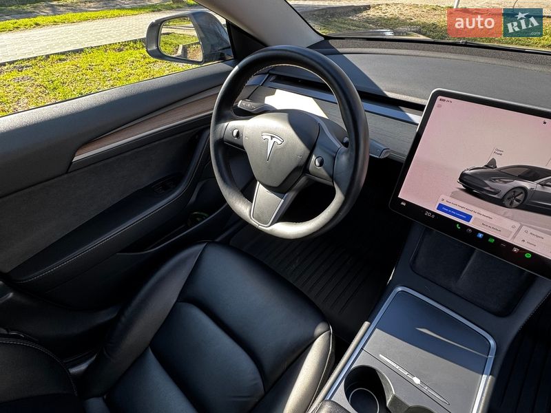 Седан Tesla Model 3 2022 в Киеве