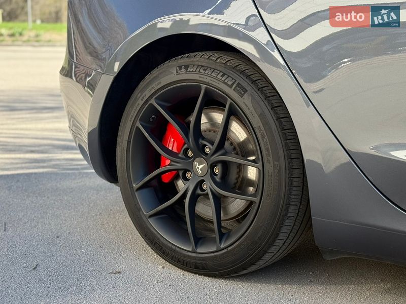 Седан Tesla Model 3 2023 в Дніпрі