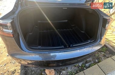 Седан Tesla Model 3 2018 в Львові