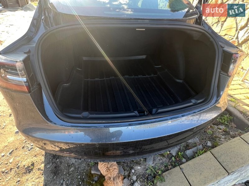 Седан Tesla Model 3 2018 в Львові