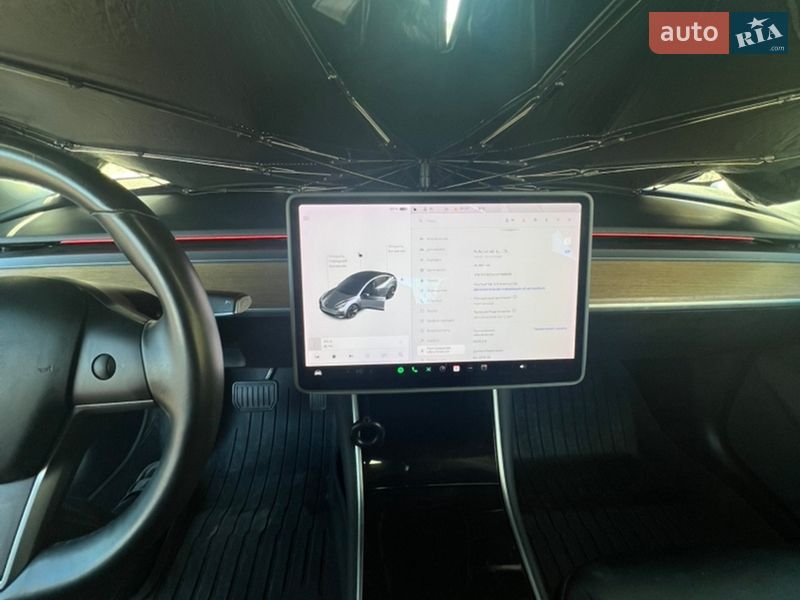Седан Tesla Model 3 2018 в Львові