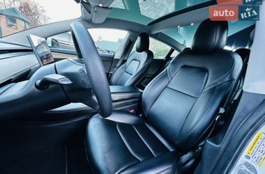 Седан Tesla Model 3 2021 в Виннице