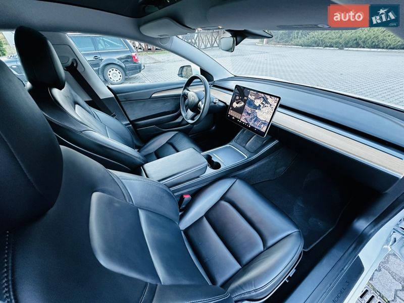 Седан Tesla Model 3 2021 в Виннице