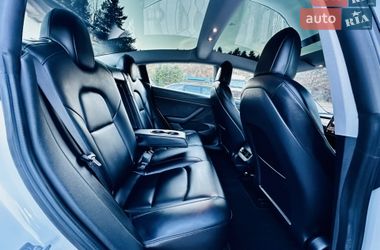 Седан Tesla Model 3 2021 в Виннице