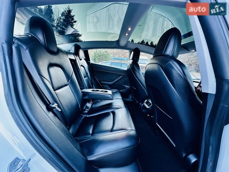 Седан Tesla Model 3 2021 в Виннице