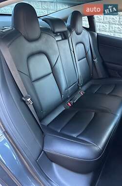 Седан Tesla Model 3 2018 в Ровно