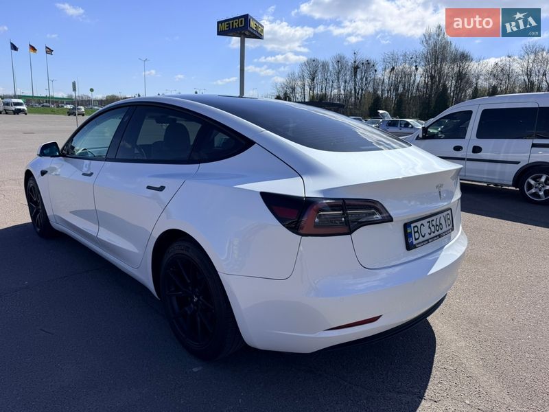 Седан Tesla Model 3 2021 в Львове