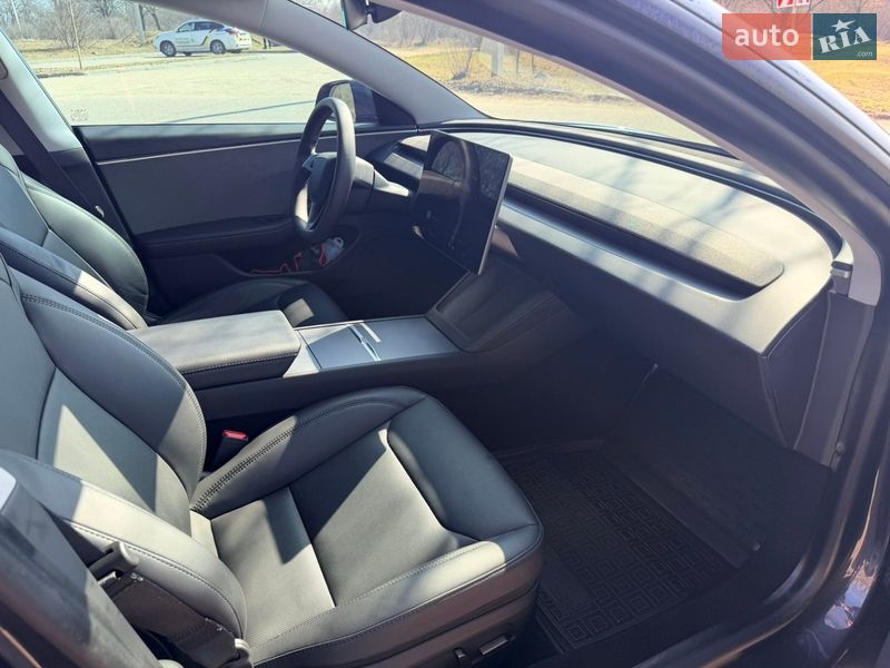 Седан Tesla Model 3 2024 в Кропивницком