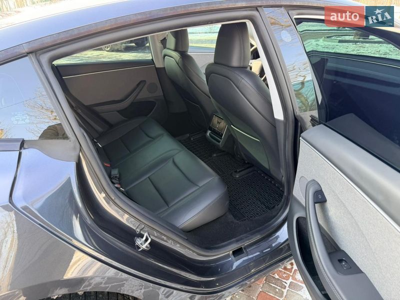 Седан Tesla Model 3 2024 в Кропивницком