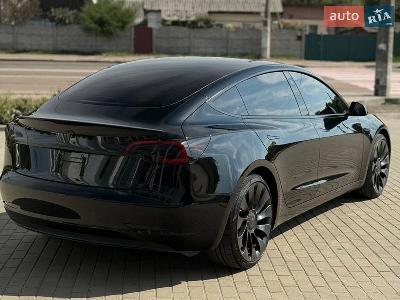 Седан Tesla Model 3 2023 в Житомире