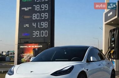 Седан Tesla Model 3 2020 в Києві