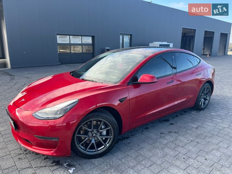Седан Tesla Model 3 2022 в Львове