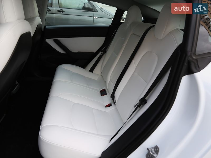 Седан Tesla Model 3 2020 в Киеве