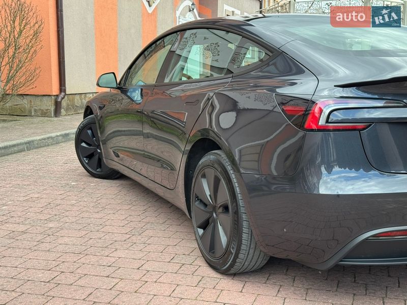 Седан Tesla Model 3 2024 в Стрые