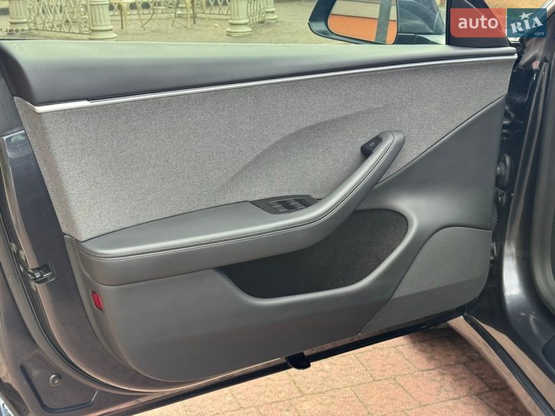 Седан Tesla Model 3 2024 в Стрые