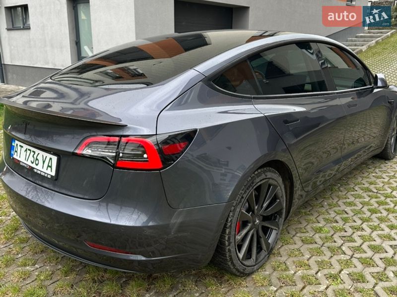 Седан Tesla Model 3 2022 в Ивано-Франковске