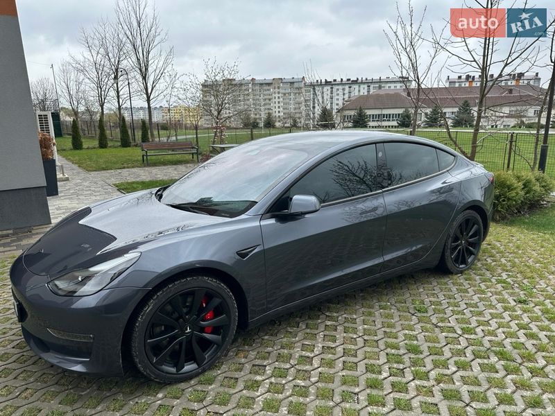 Седан Tesla Model 3 2022 в Ивано-Франковске