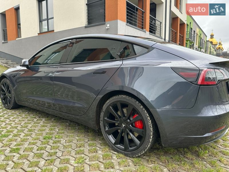 Седан Tesla Model 3 2022 в Ивано-Франковске