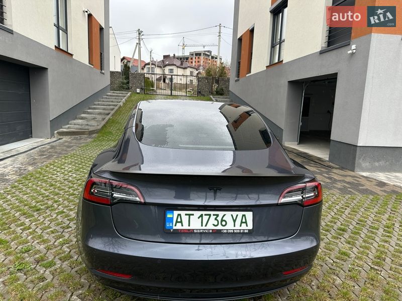 Седан Tesla Model 3 2022 в Ивано-Франковске