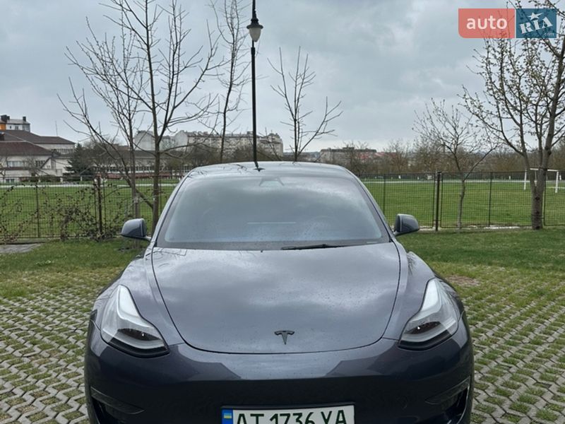 Седан Tesla Model 3 2022 в Ивано-Франковске