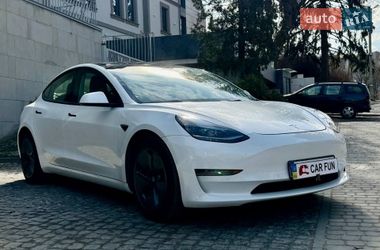 Седан Tesla Model 3 2022 в Львове