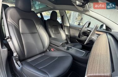 Седан Tesla Model 3 2022 в Львове