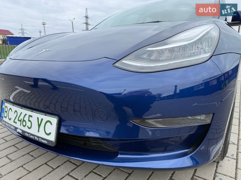 Седан Tesla Model 3 2022 в Львове
