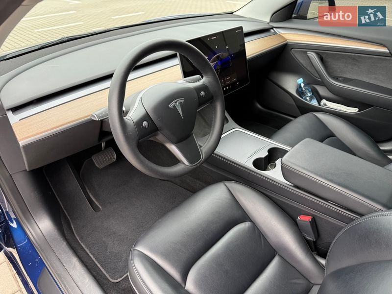 Седан Tesla Model 3 2022 в Львове