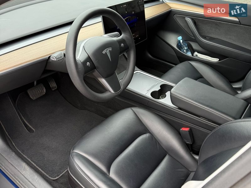 Седан Tesla Model 3 2022 в Львове